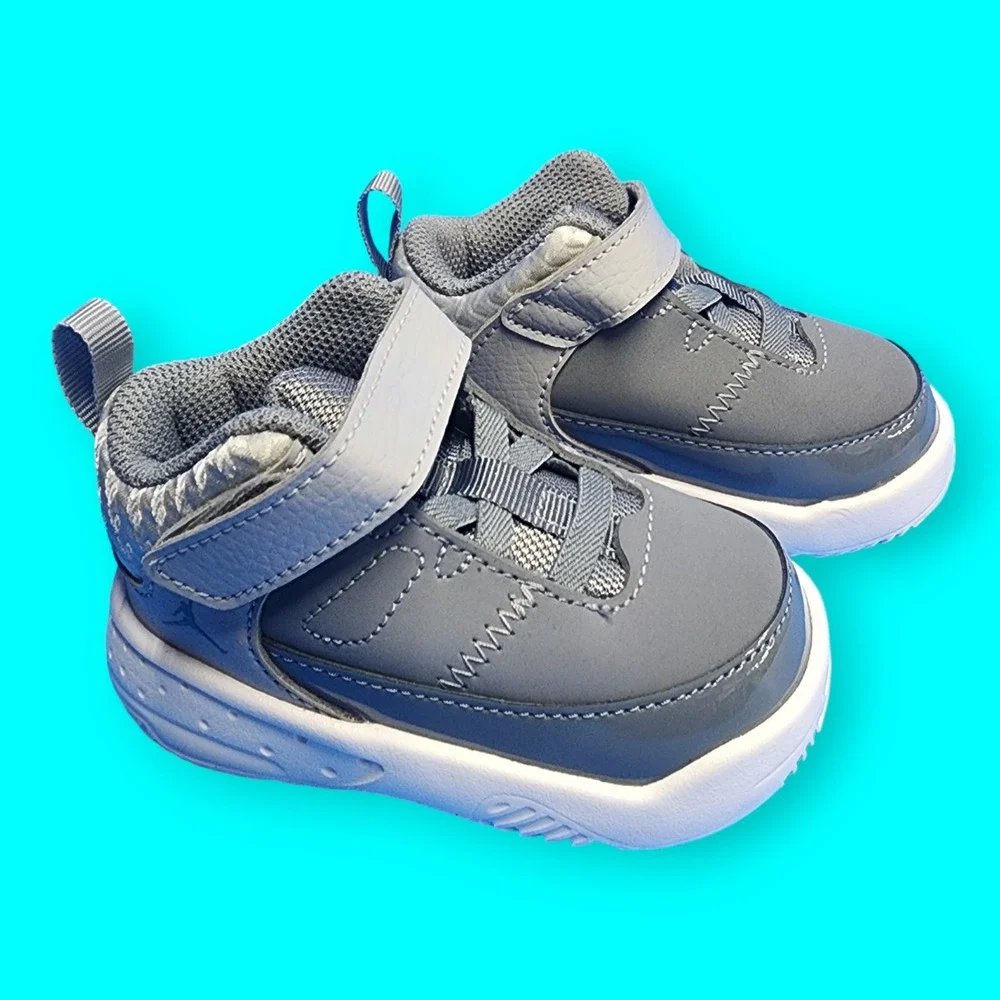 Jordan Toddler Max Aura 3 (TD) Sneaker Wolf Grey/Cool Grey-White DA8023-005 Sz4c